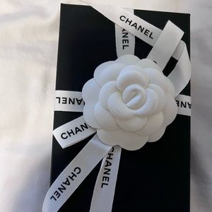 Limited Edition Chanel mini zipper wallet . Brand new , never used .